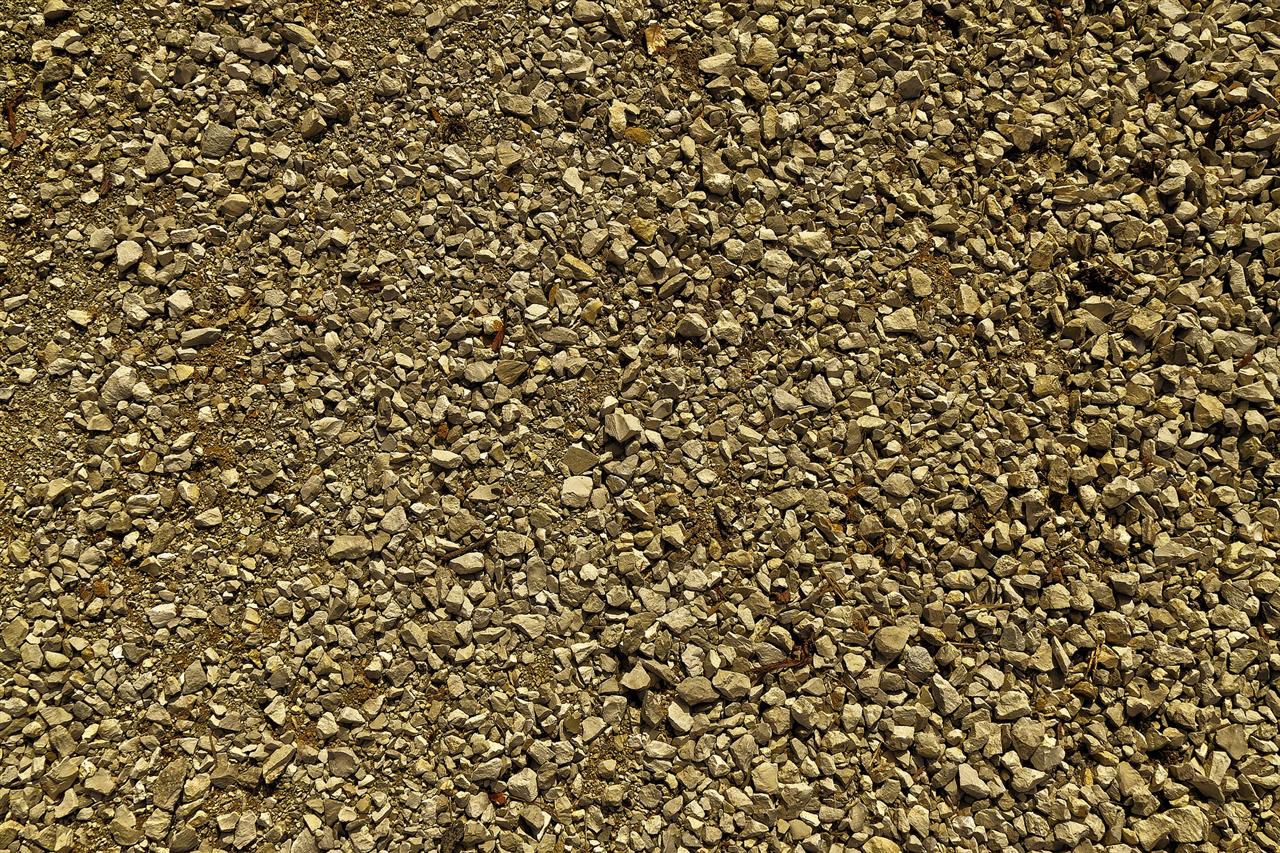 Ny indkørsel eller omlægning af haven? Grus til alle formål