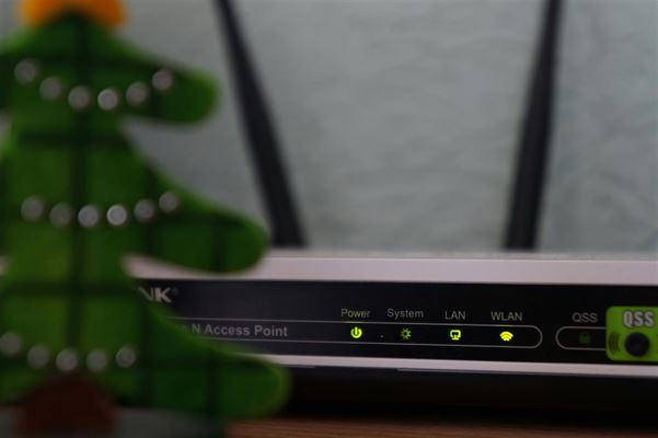 Stabil adgang til nettet med en trådløs WiFi router fra Av-Cables.dk